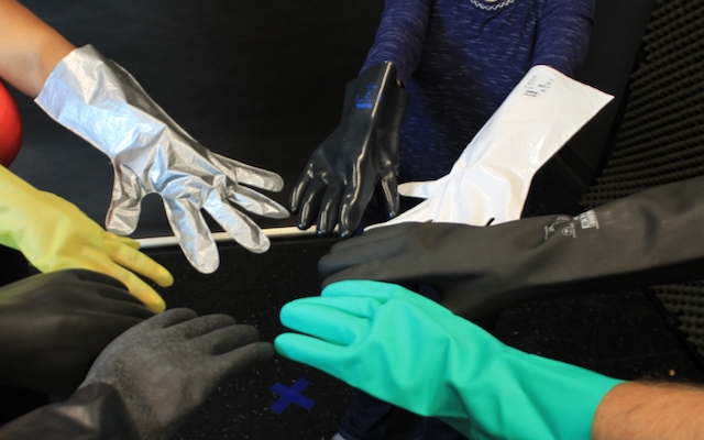 Some common chemical resistant materials for gloves are barrier laminate, butyl rubber, nitrile rubber, neoprene rubber, natural rubber, polyethylene, polyvinylchloride (PVC) and viton rubber. Some common chemical resistant materials for gloves are barrier laminate, butyl rubber, nitrile rubber, neoprene rubber, natural rubber, polyethylene, polyvinylchloride (PVC) and viton rubber.