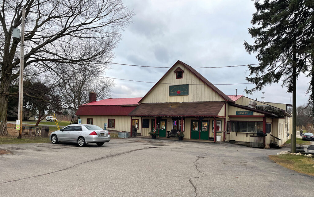 Bus-Tour-2023-Robinette's-Apple-Haus