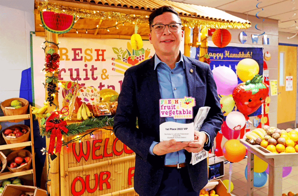 N.J. celebrates school produce snack program