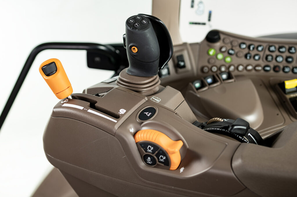 Integrated AutoTrac guidance for 5R, 6M Tractors enhanced by John Deere