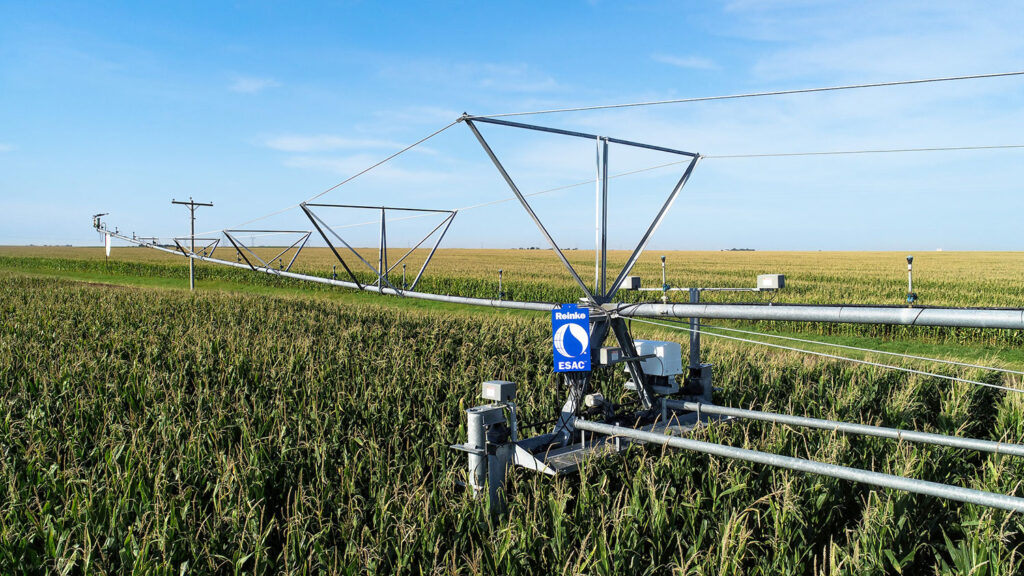 Reinke boosts irrigation efficiency with the electronic swing arm corner
