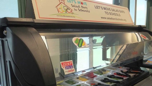 Salad bars in Michigan schools to increase fresh, healthy options