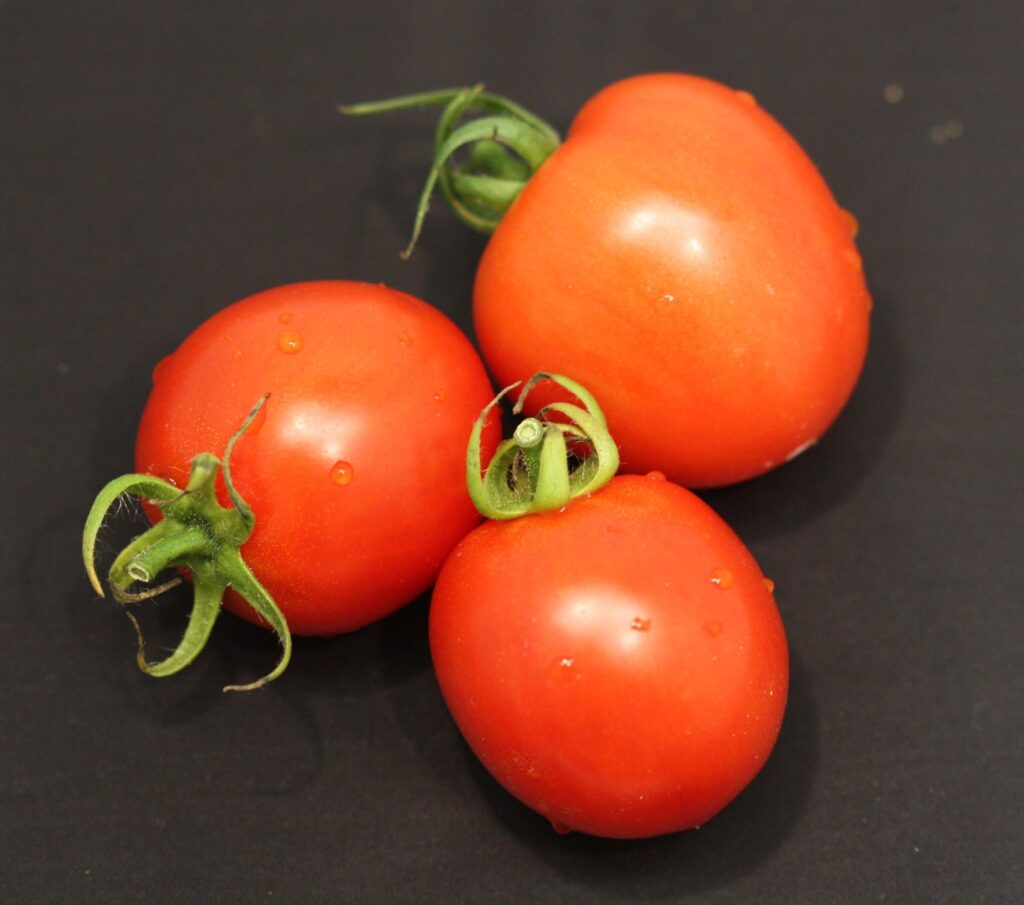 Heat brings out antioxidants, increases red in tomatoes